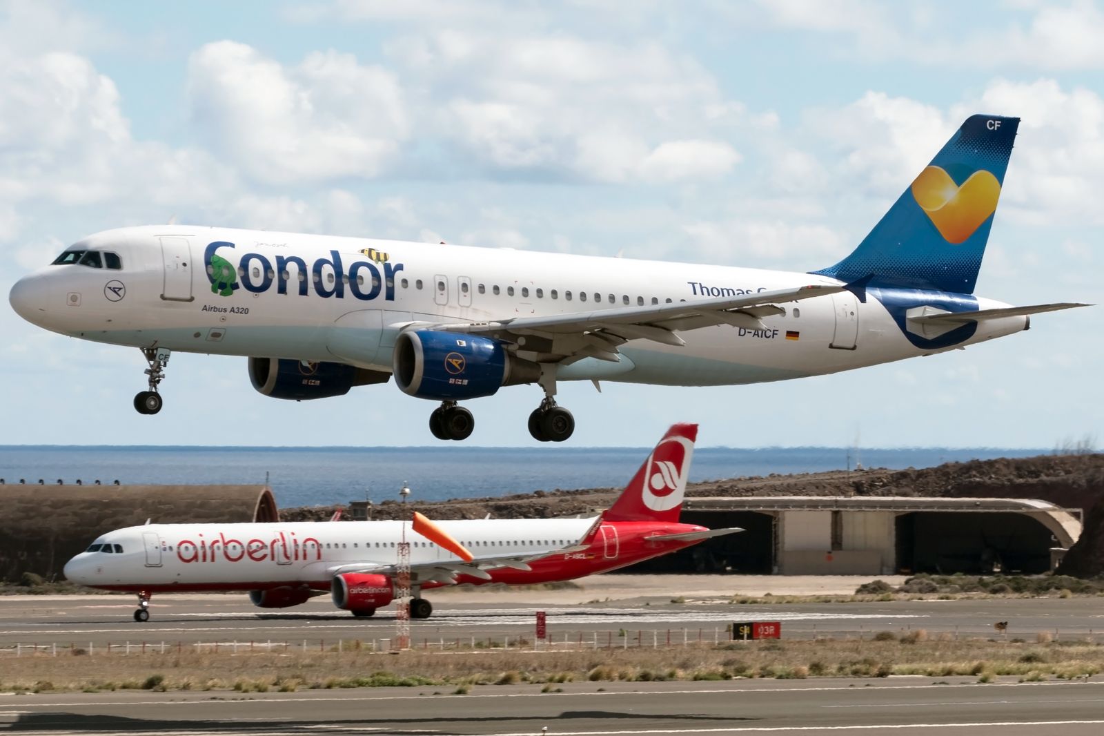 D-AICF (905) 1998 Airbus A320-212