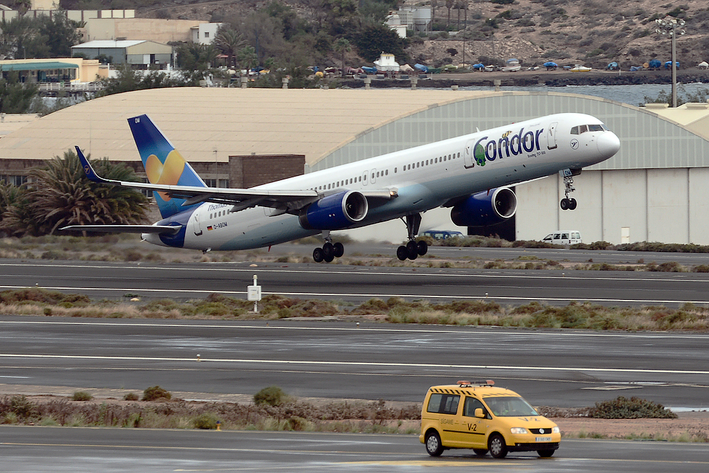 D-ABOM · Boeing 757-330(WL) · (LPA / GCLP)