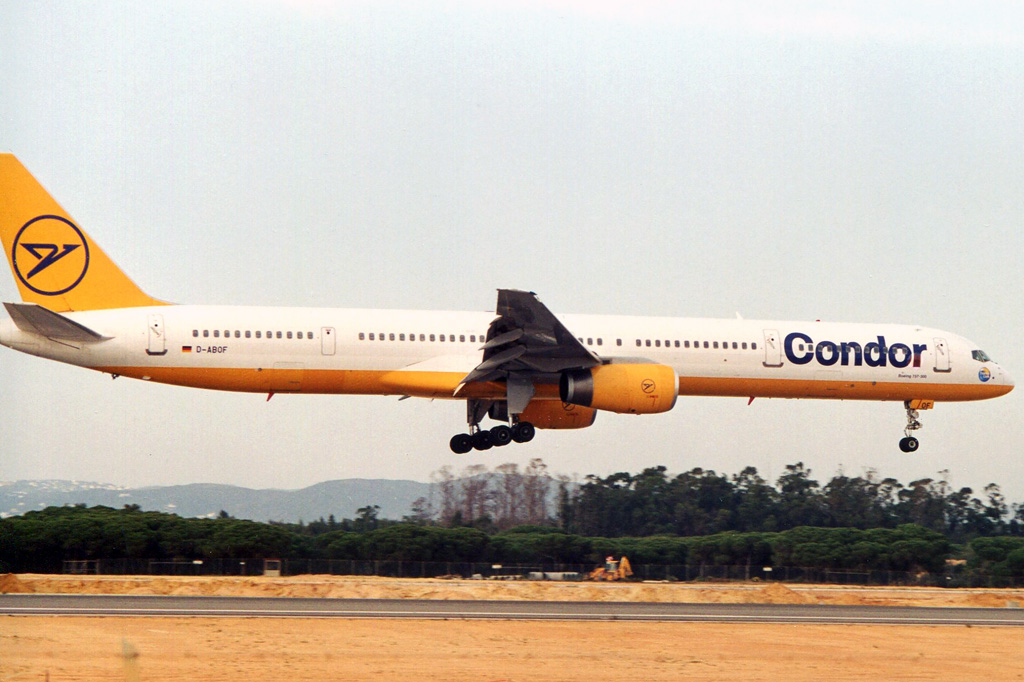 D-ABOF · Boeing 757-330 · (FAO / LPFR)