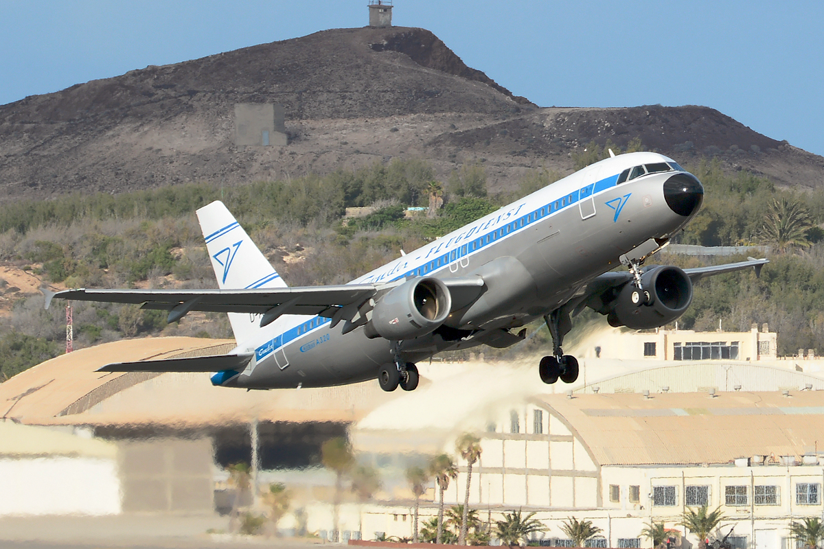 D-AICA (774) 1998 Airbus A320-212