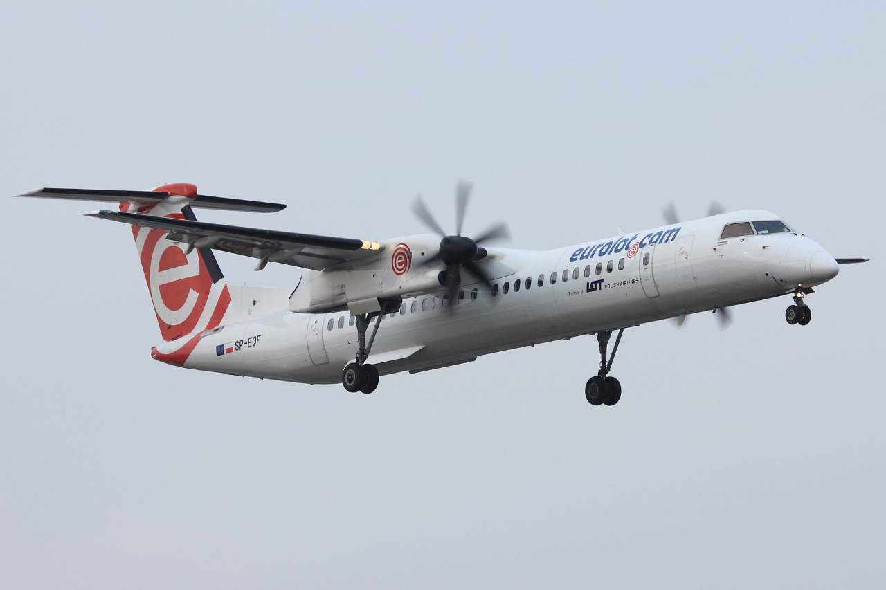 SP-EQF (4422) Bombardier Dash 8-Q402