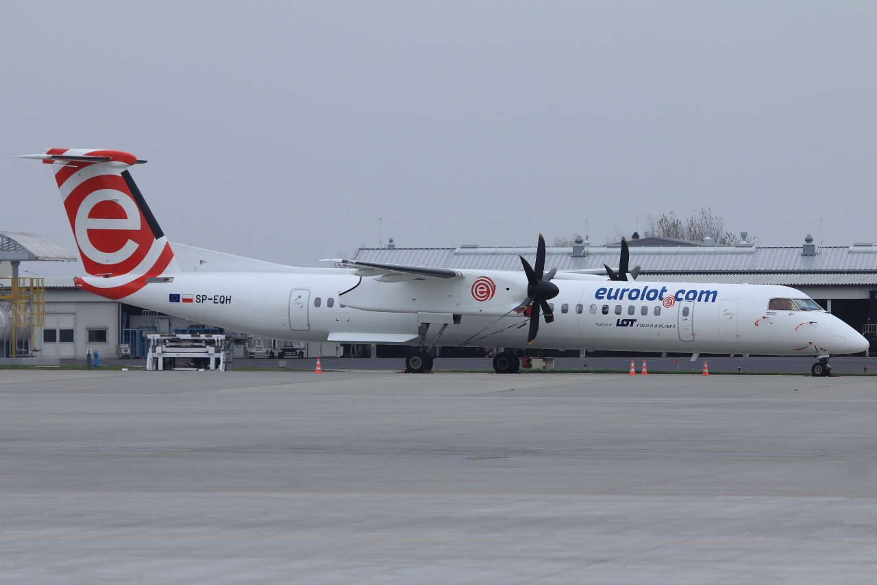 SP-EQH (4424) Bombardier Dash 8-Q402