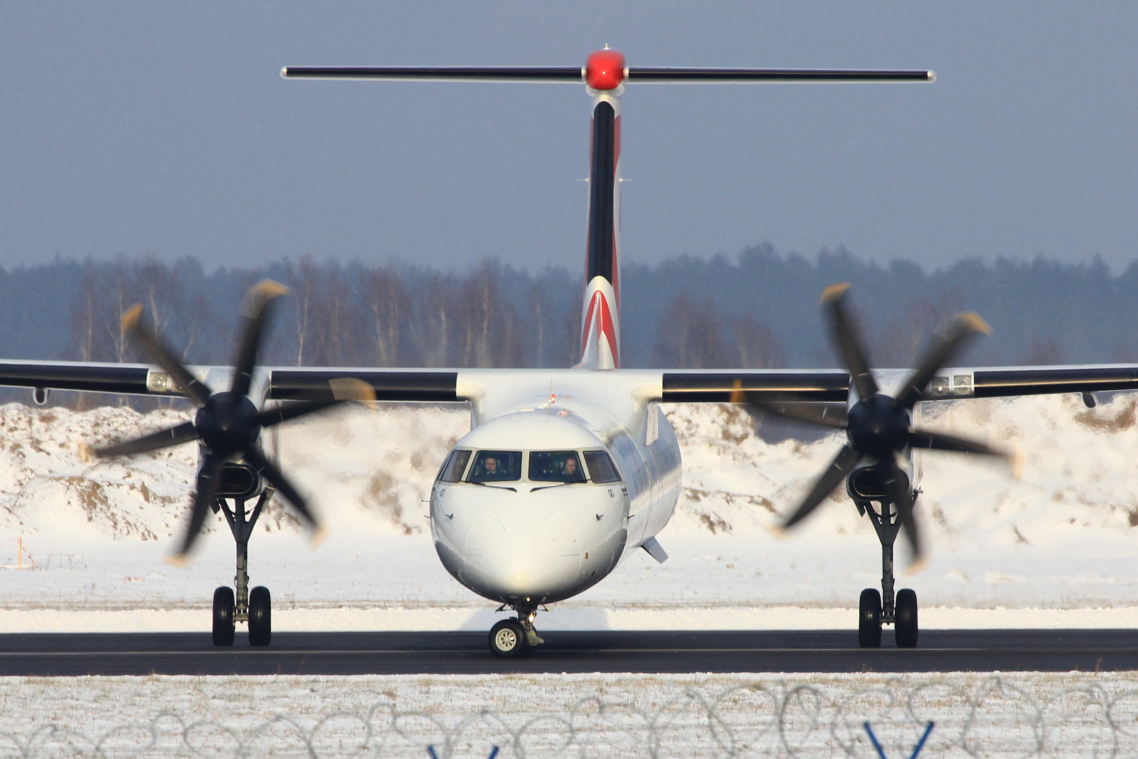 SP-EQD (4411) Bombardier Dash 8-Q402