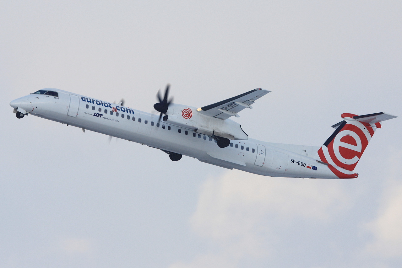 SP-EQD (4411) Bombardier Dash 8-Q402