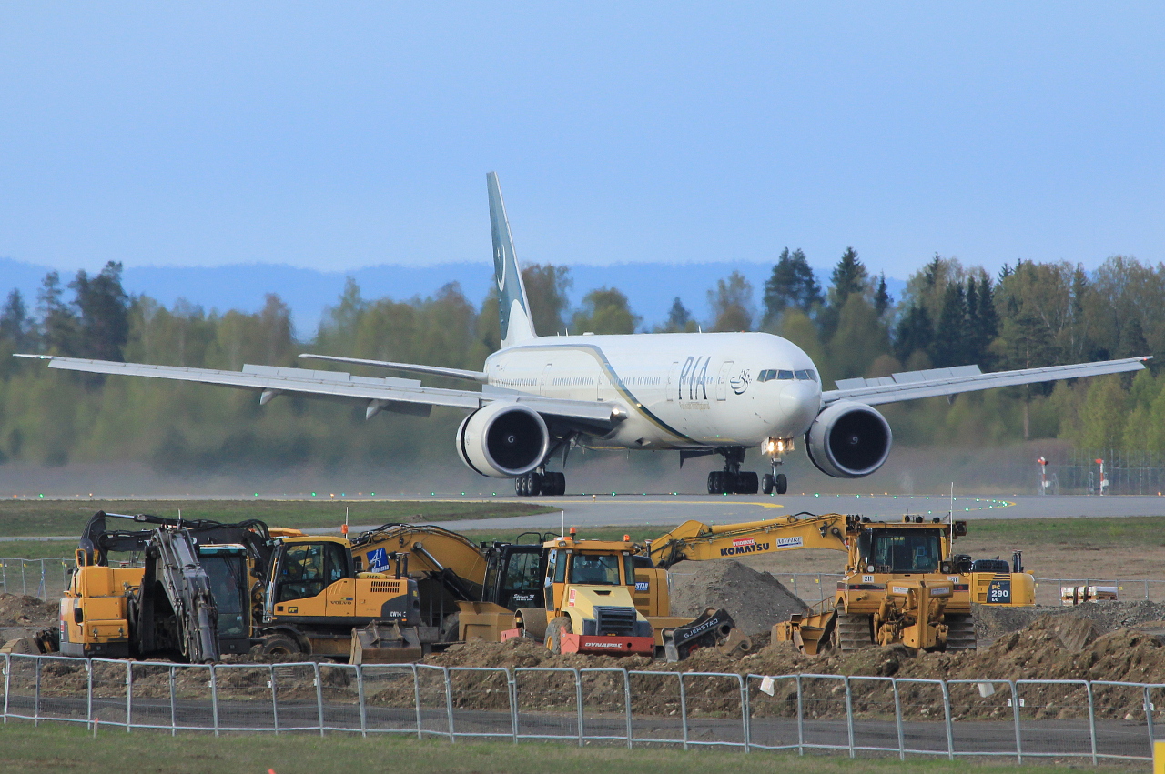 AP-BID · Boeing 777-340/ER · (OSL / ENGM)