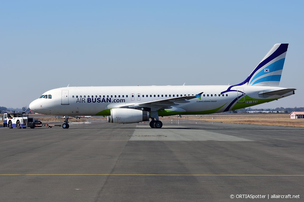 ZS-SZY · Airbus A320-232 · (JNB / FAOR)