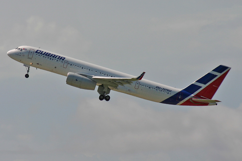 CU-T1702 (1450743164042) Tupolev Tu-204-100E