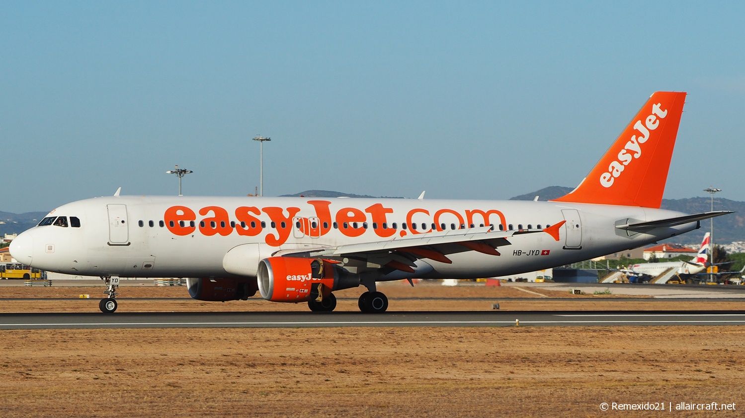 HB-JYD · Airbus A320-214 · (FAO / LPFR)