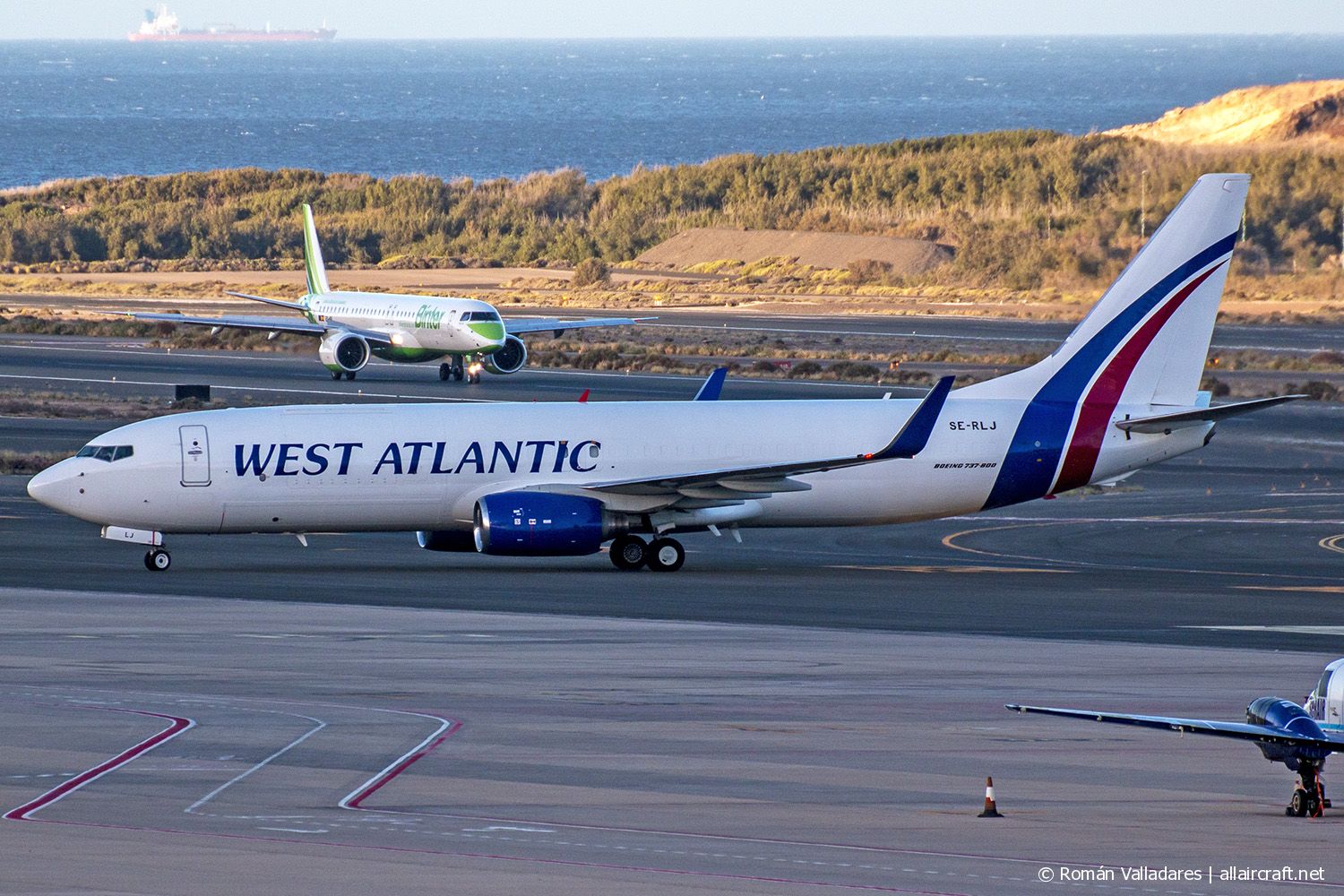 SE-RLJ (30671) 2003 Boeing 737-8Q8(SF)(WL)