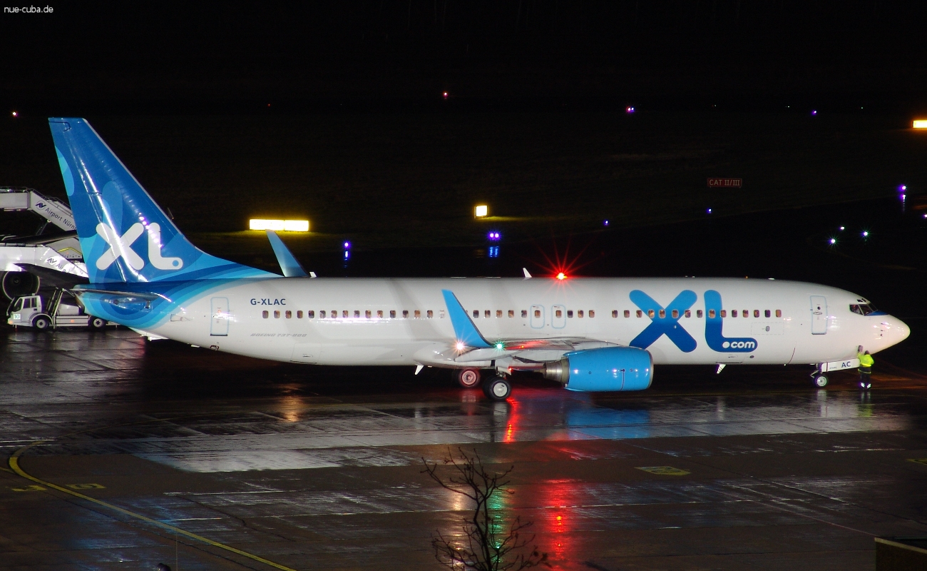 G-XLAC (29051) 2000 Boeing 737-81Q(WL)