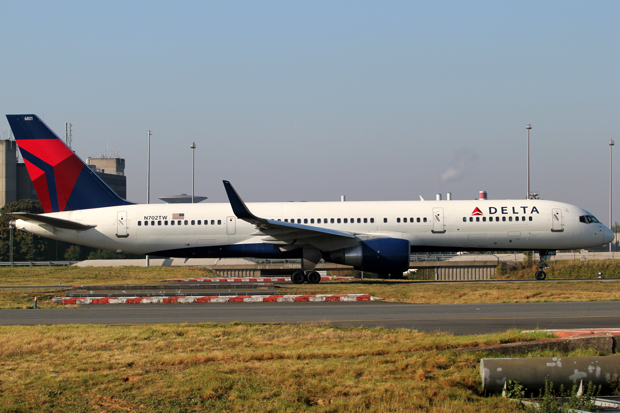 N702TW · Boeing 757-2Q8(WL) · (CDG / LFPG)