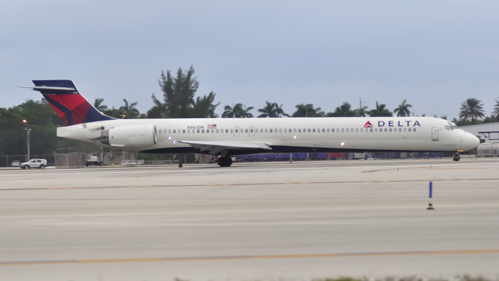 N963DN (53533) McDonnell Douglas MD-90-30
