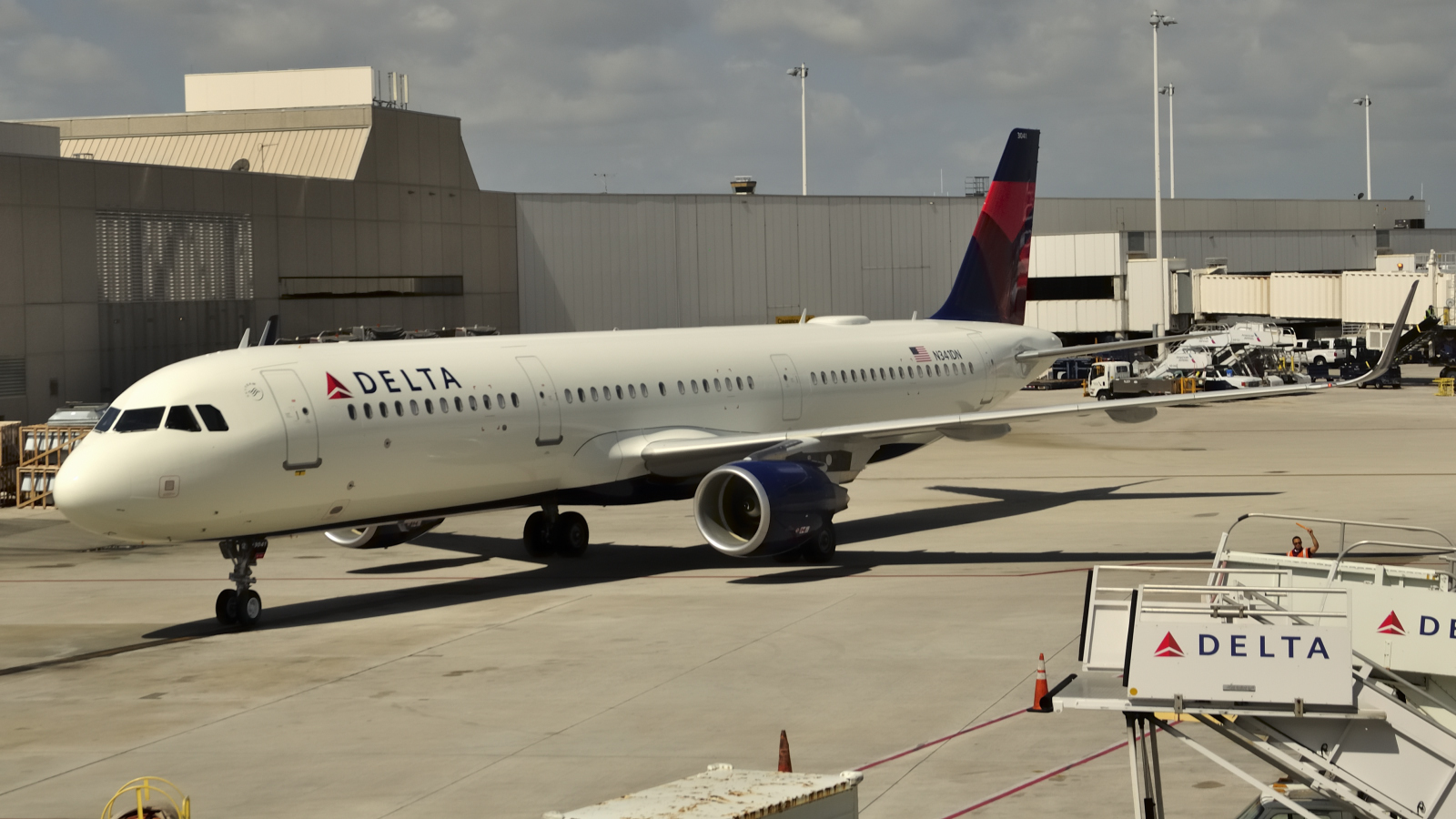 N341DN (008134) Airbus A321-211