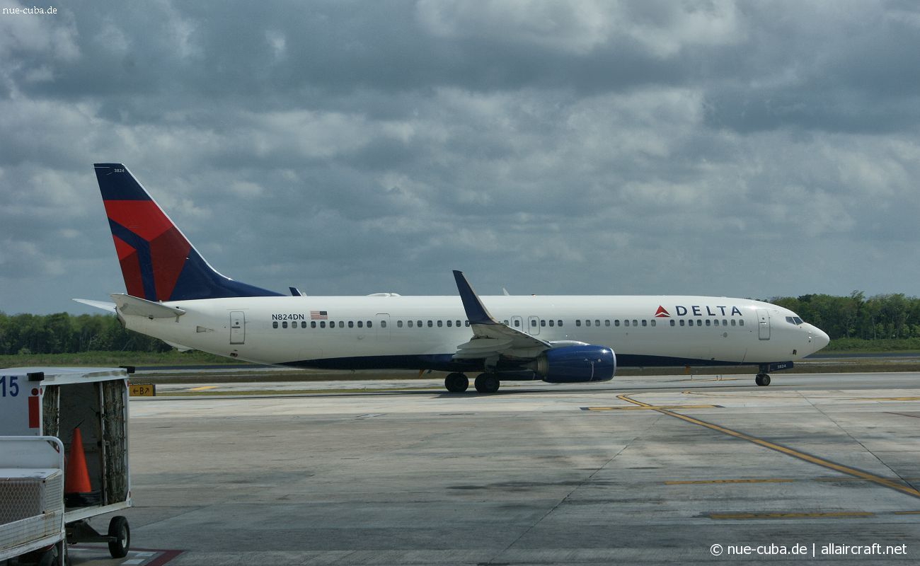 N824DN (31935) Boeing 737-932