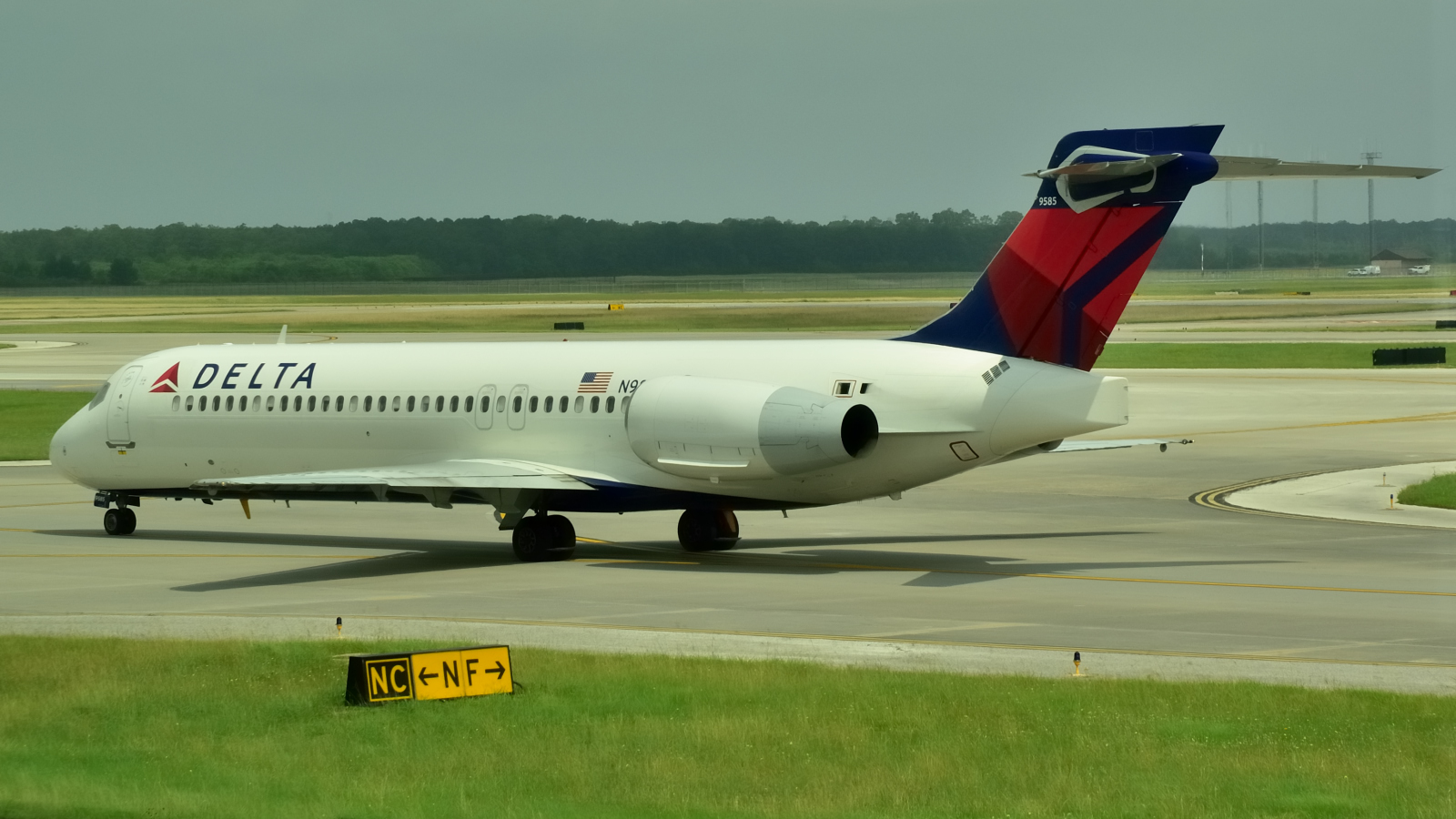 N985AT · Boeing 717-231 · (IAH / KIAH)