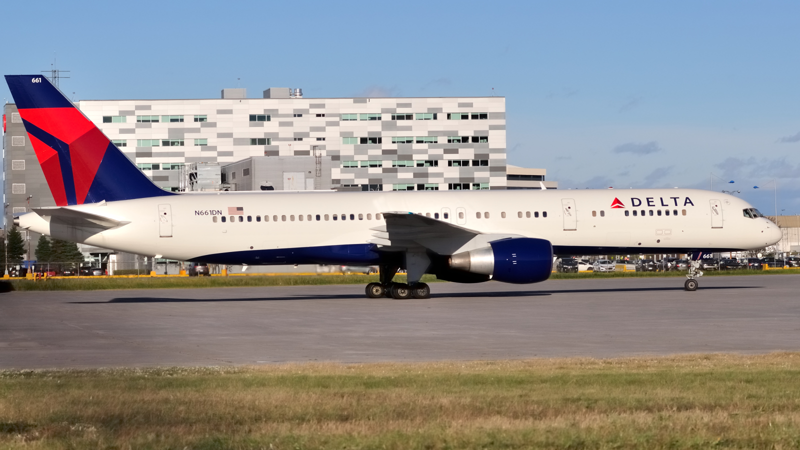 N661DN · Boeing 757-232 · (YUL / CYUL)