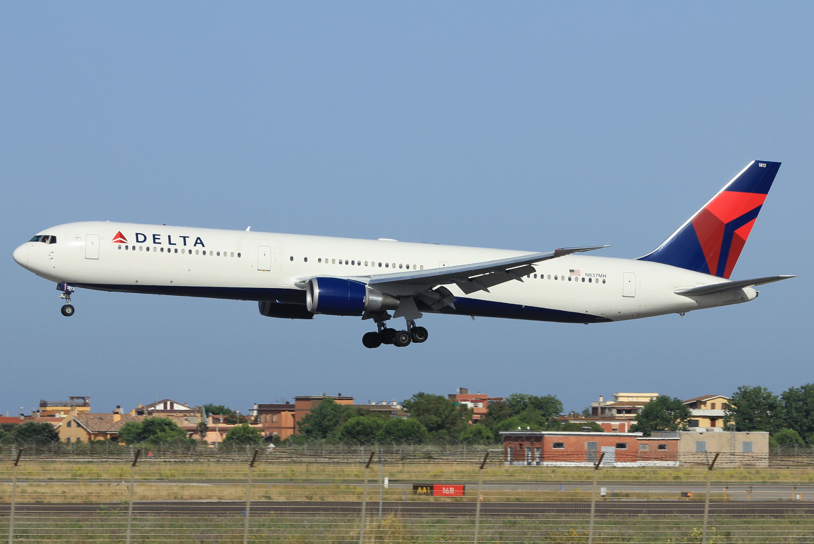 N837MH (29710) Boeing 767-432