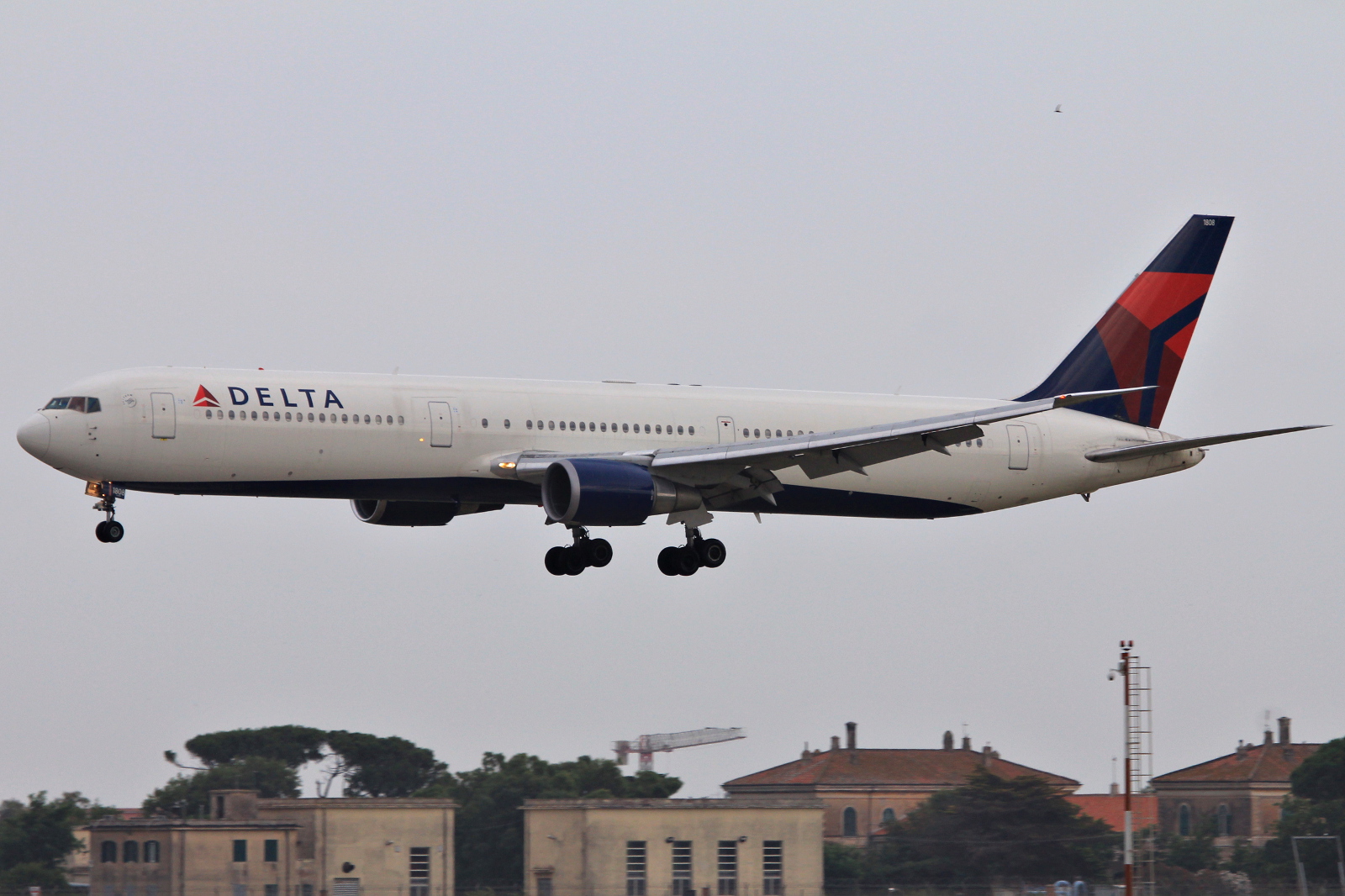 N832MH · Boeing 767-432/ER · (FCO / LIRF)