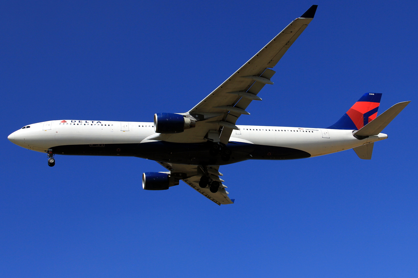 N808NW · Airbus A330-323 · (FCO / LIRF)