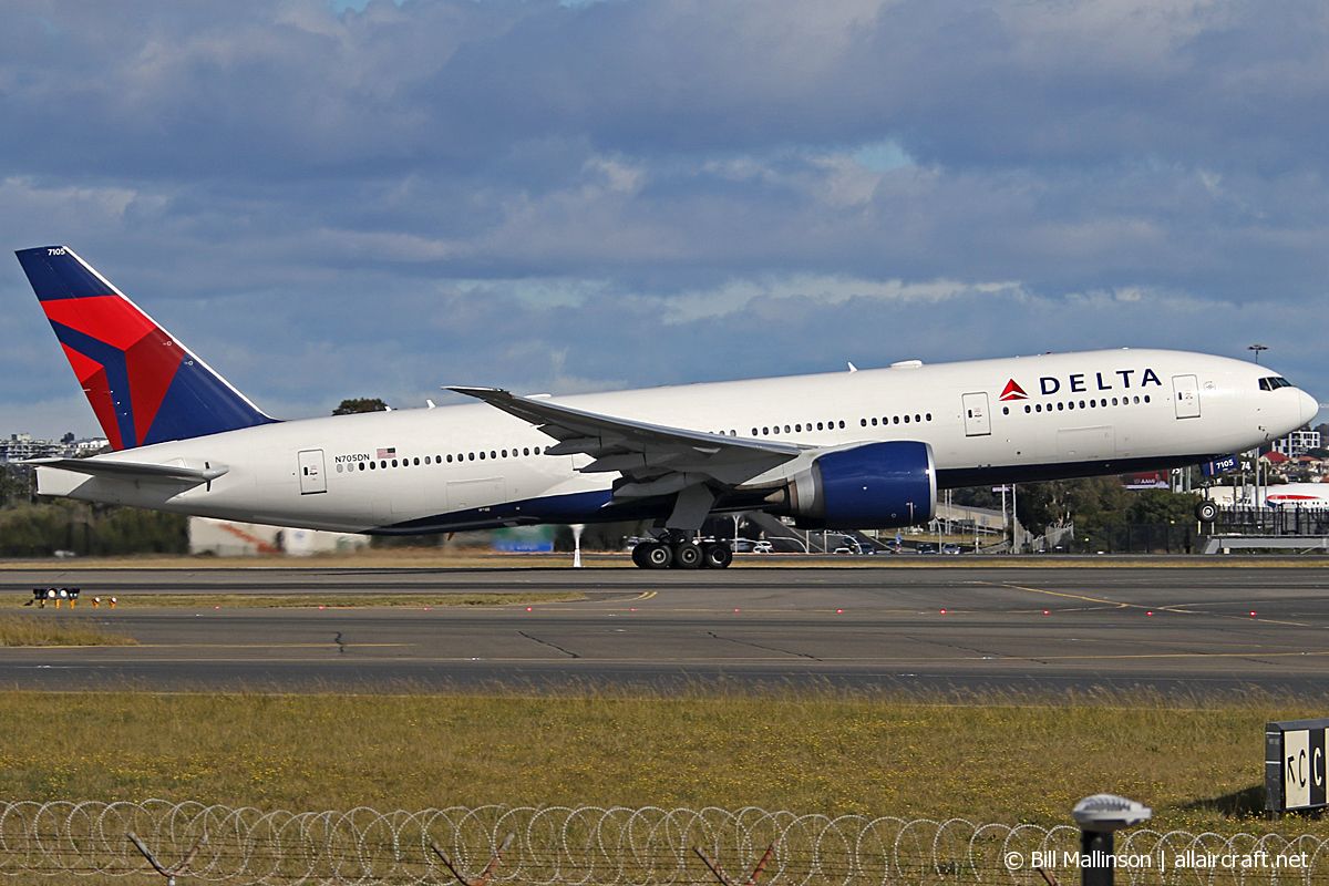 N705DN · Boeing 777-232 · (SYD / YSSY)