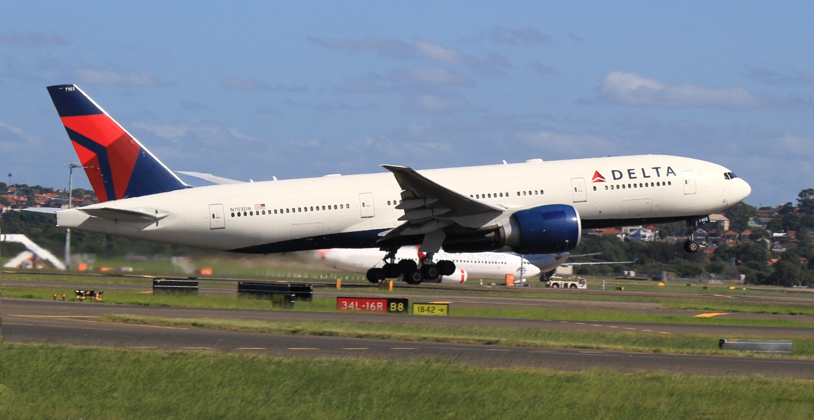 N703DN (32222) Boeing 777-232