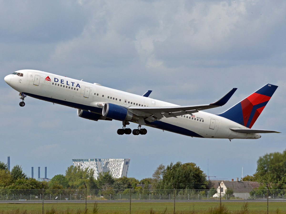 N153DL (24985) 1990 Boeing 767-3P6ER (WL)