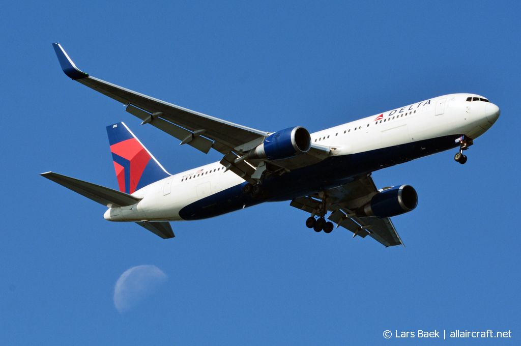 N172DZ (29691) 1998 Boeing 767-332 ER WL