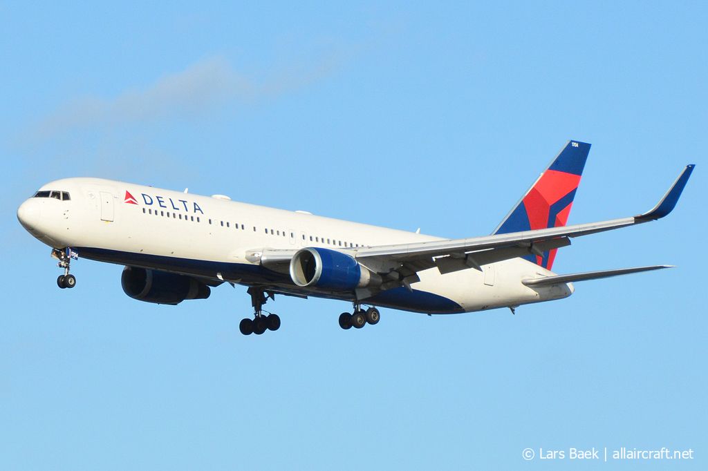N174DZ · Boeing 767-332/ER(WL) · (CPH / EKCH)