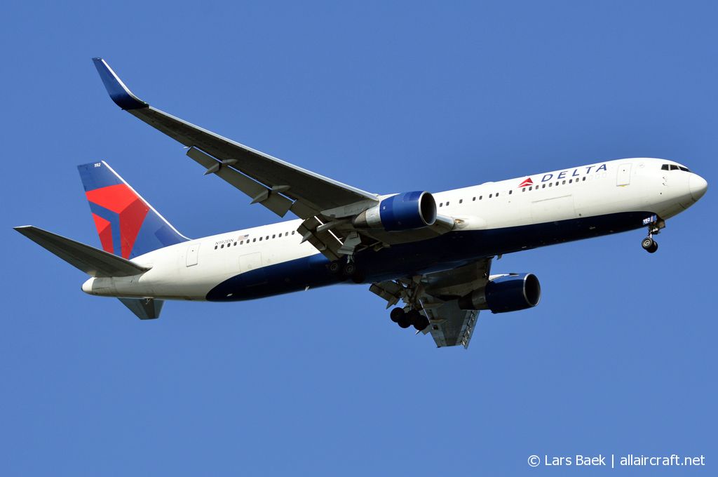 N192DN (28499) Boeing 767-332