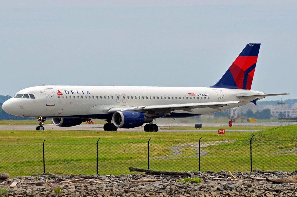 N356NW (818) 1998 Airbus A320-212
