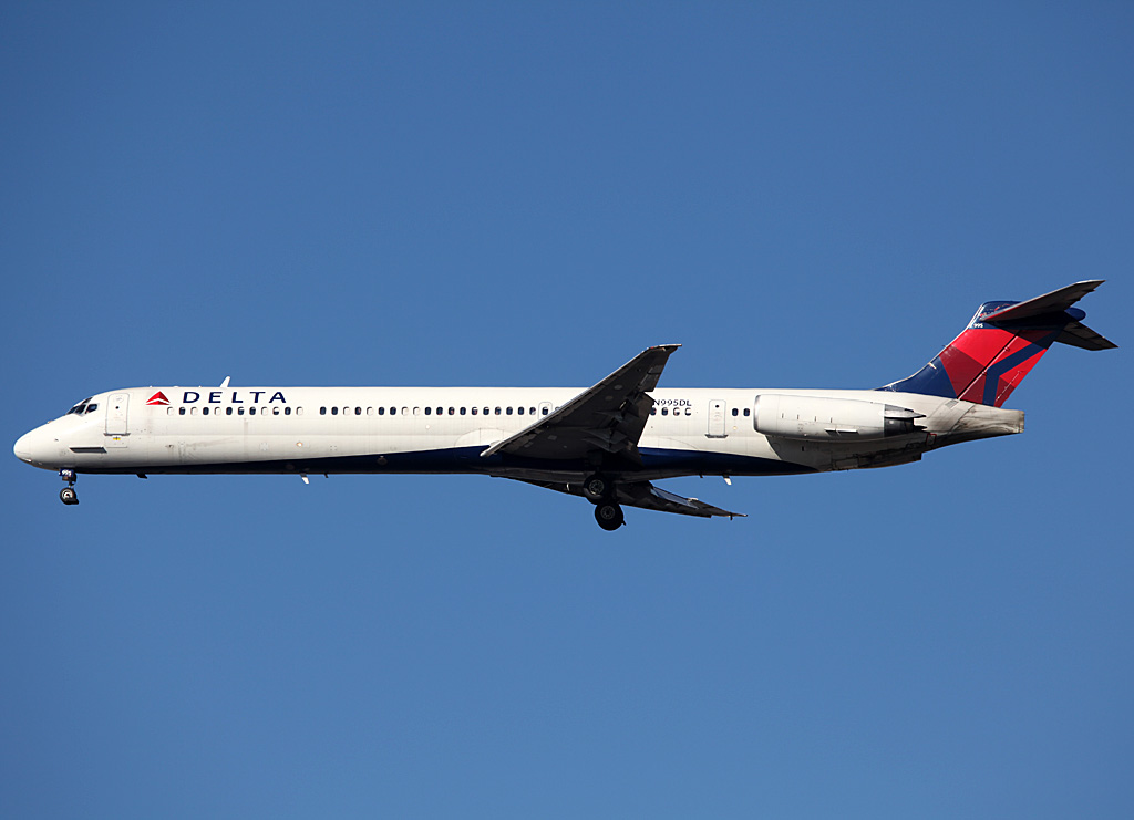 N995DL · McDonnell Douglas MD-88 · (ATL / KATL)