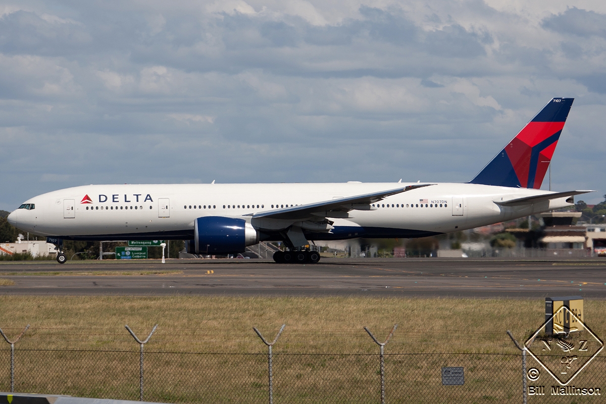 N707DN · Boeing 777-232/LR · (SYD / YSSY)