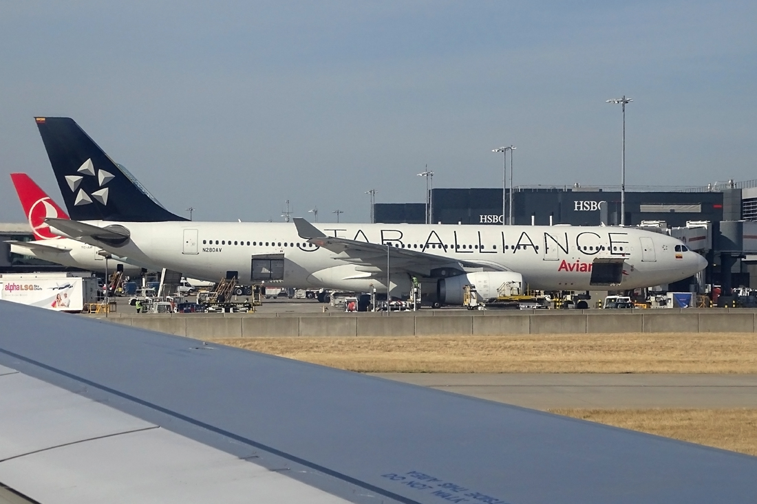 N280AV · Airbus A330-243 · (LHR / EGLL)