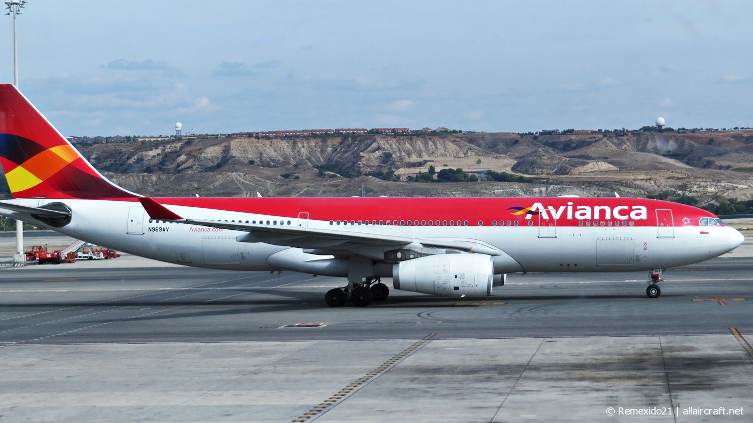 N969AV (cn 1016) Airbus A330-243