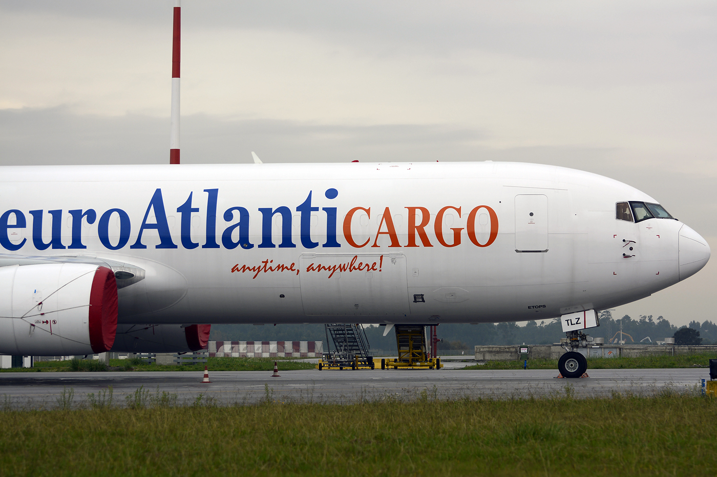 CS-TLZ · Boeing 767-375/ER(BDSF) · (OPO / LPPR)
