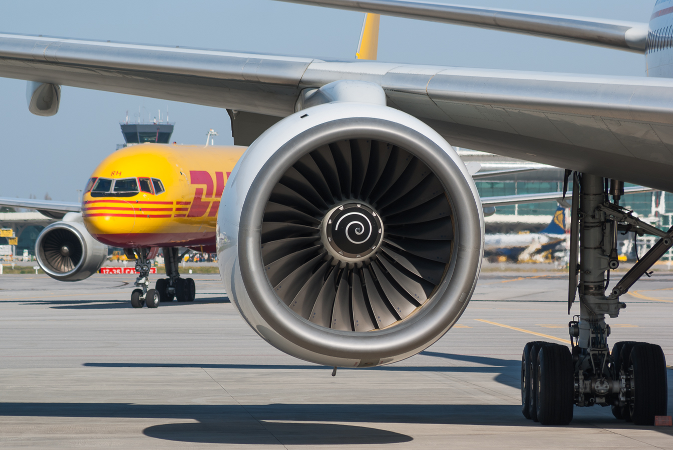 CS-TFM · Boeing 777-212/ER · (OPO / LPPR)
