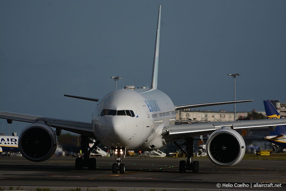 CS-TSW (32782) 2003 Boeing 777-243ER