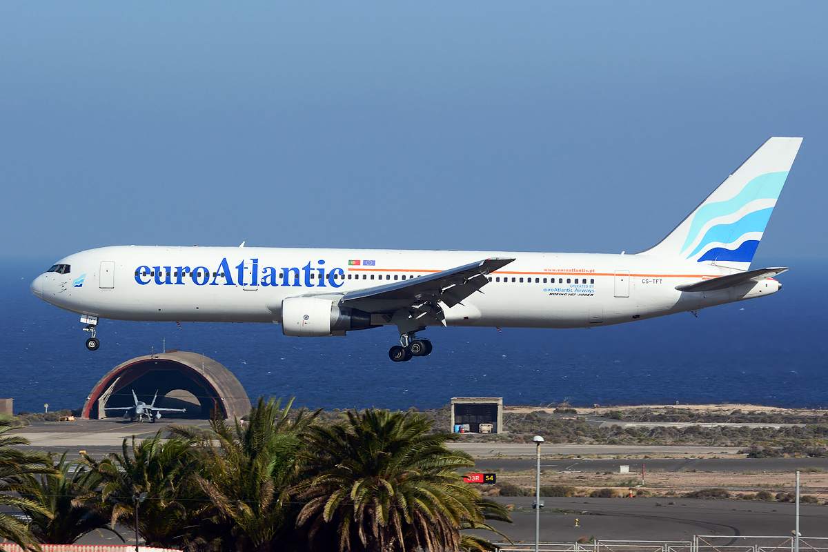 CS-TFT (26208) 1993 Boeing 767-3Y0/ER