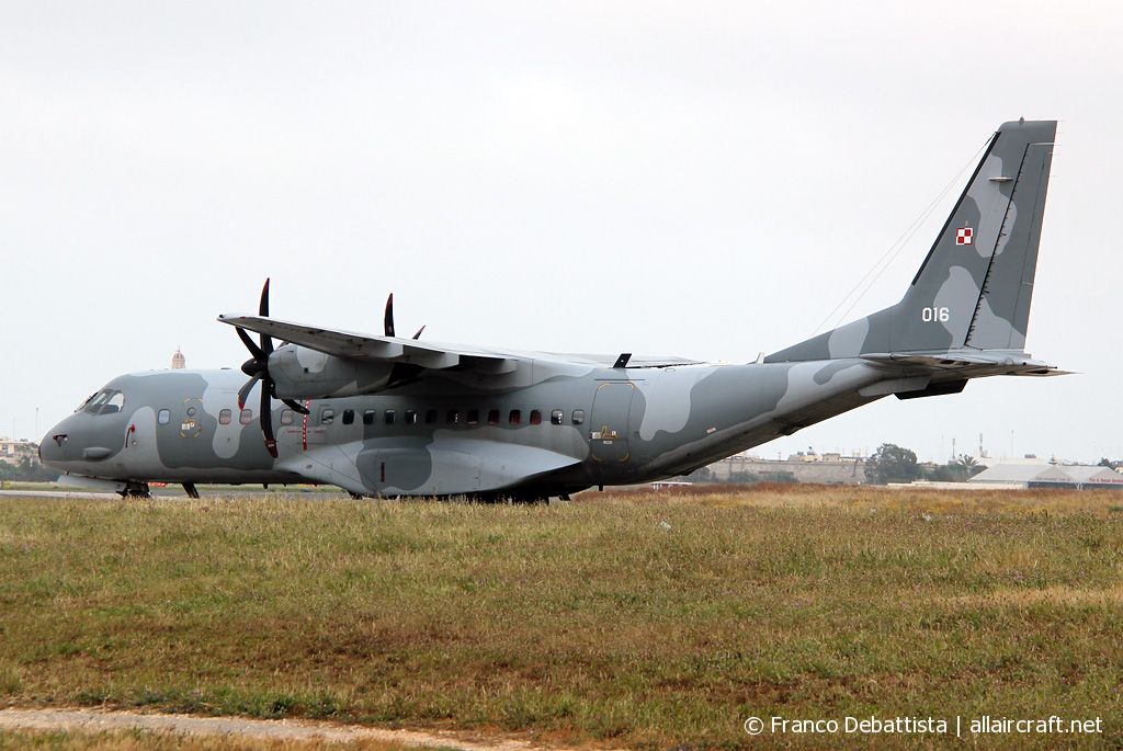 016 ( S-018 ) 2004 CASA C-295M