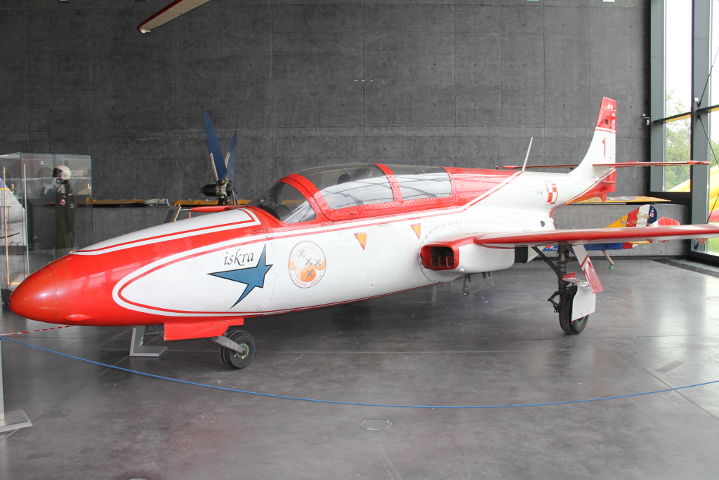 730 (1H-O730) PZL-Mielec TS-11 Iskra bis B