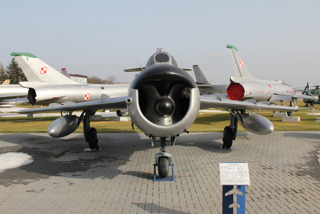 948 · Mikoyan-Gurevich MiG-17PF · (EPDE)