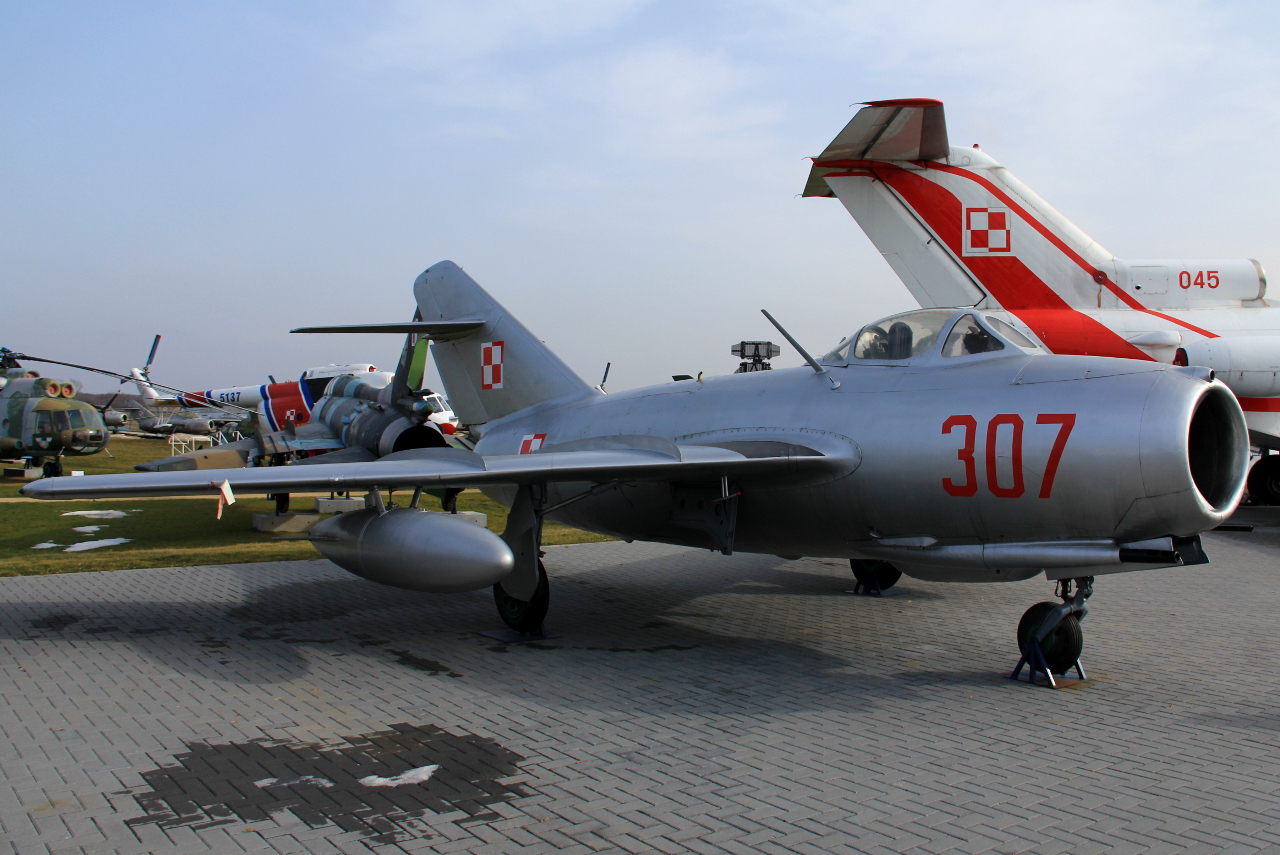 307 (1B-00307) PZL-Mielec Lim-2