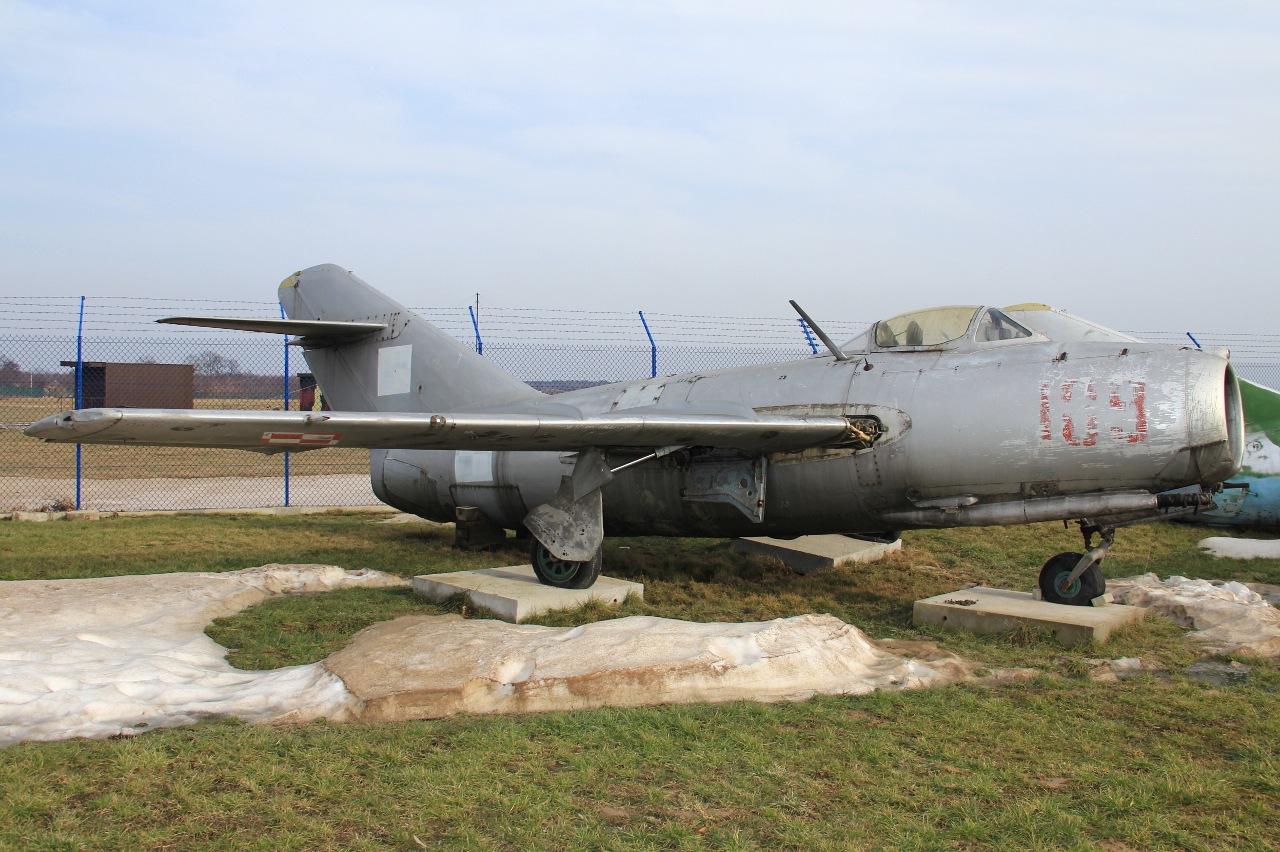 109 · PZL - Lim-2 · (EPDE)