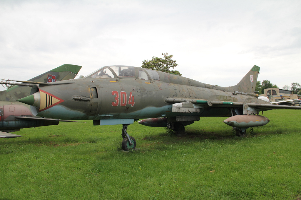 304 · Sukhoi Su-22M3 · (EPKC)