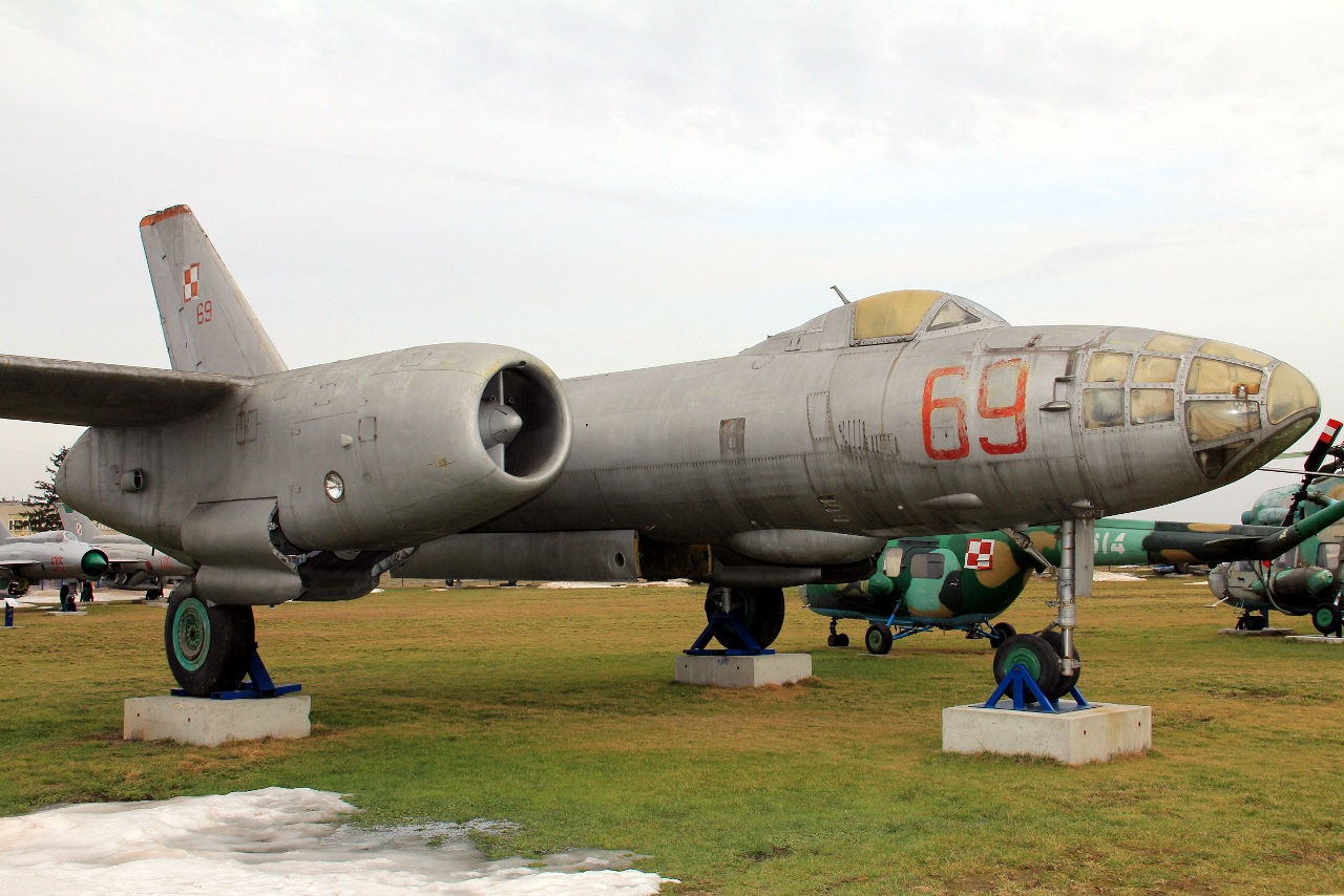 69 · Ilyushin IL-28 · (EPDE)