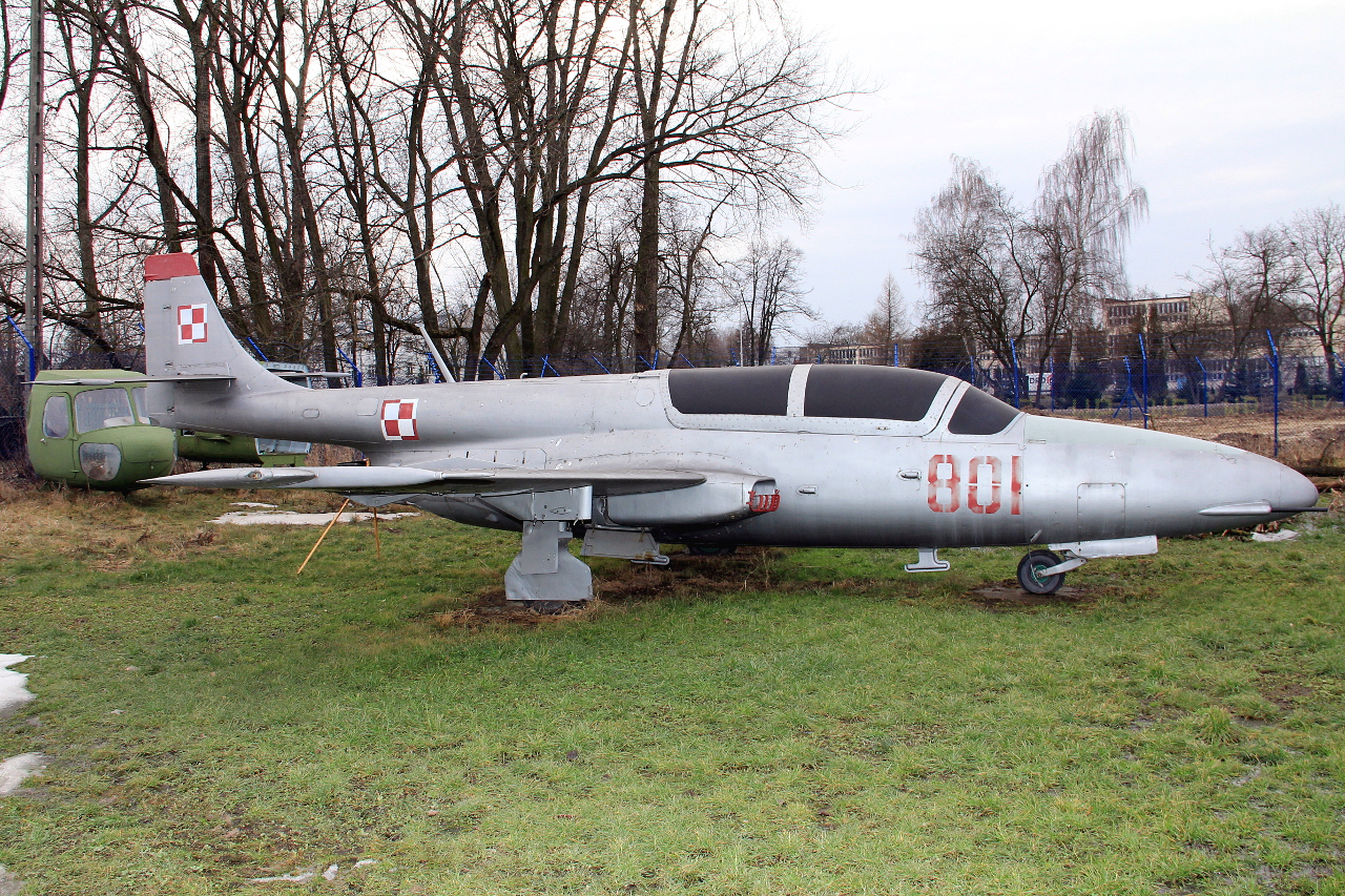 801 (1H-0801) PZL TS-11 Iskra