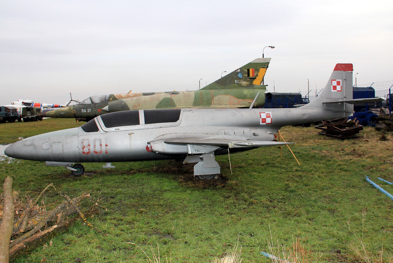 801 (1H-0801) PZL TS-11 Iskra