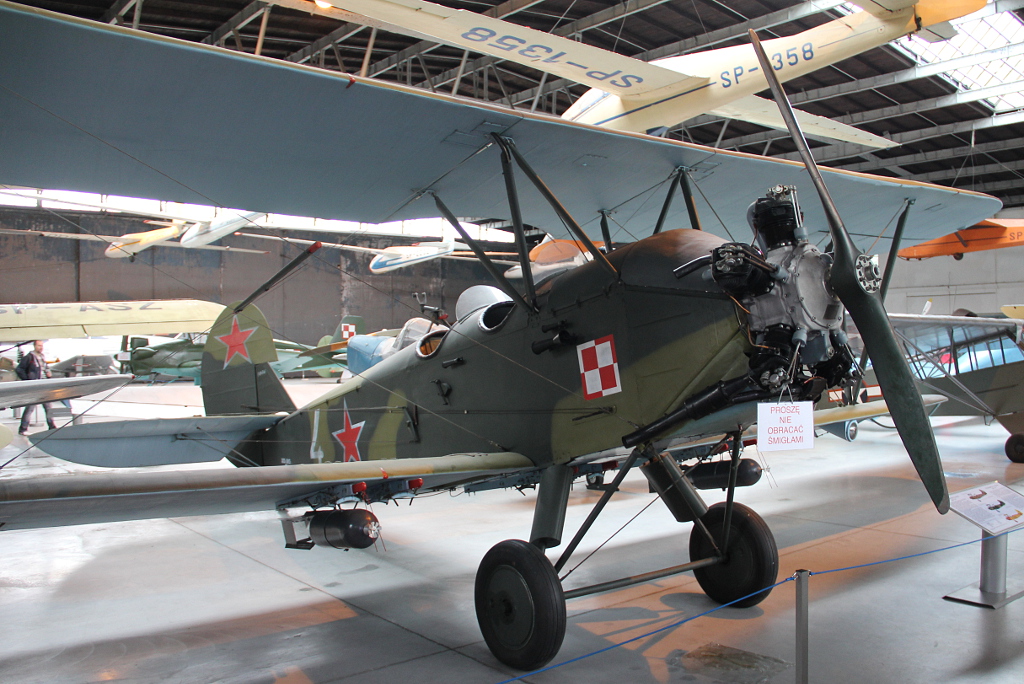 02 / 4 · Polikarpov U-2LNB · -