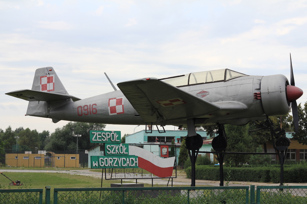 0916 · PZL-Mielec TS-8 Bies · --