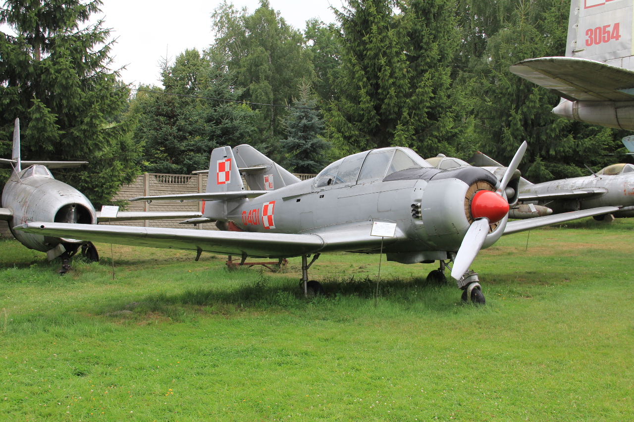 0401 · PZL-Mielec TS-8 Bies · -